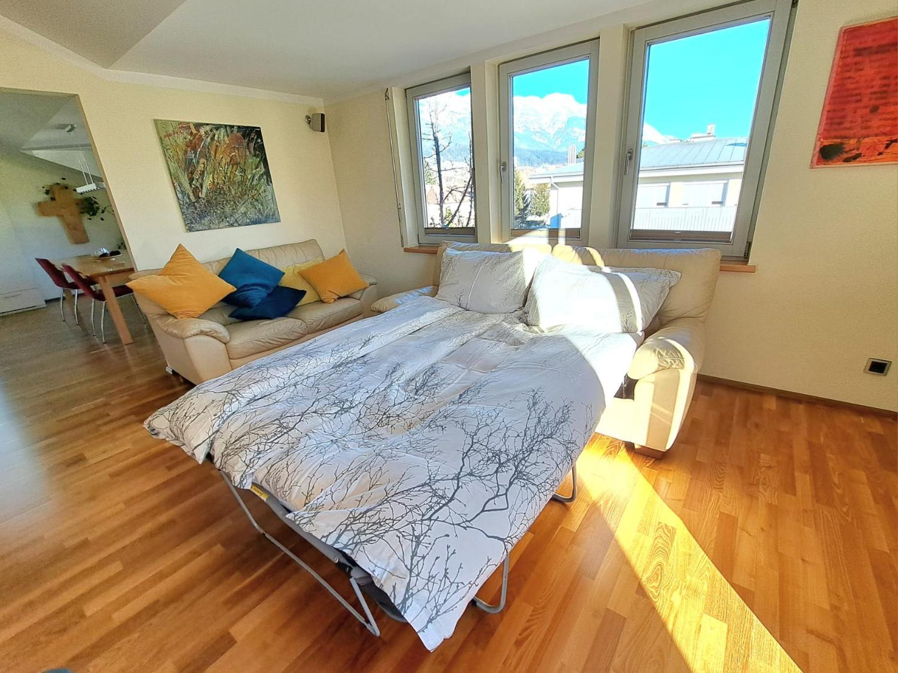 Grosse Exklusive Mit Balkon Und Fantastischer Aussicht Auf Bergwelt Inkl Privatem Parkplatz Mit E-ladestation Appartement *